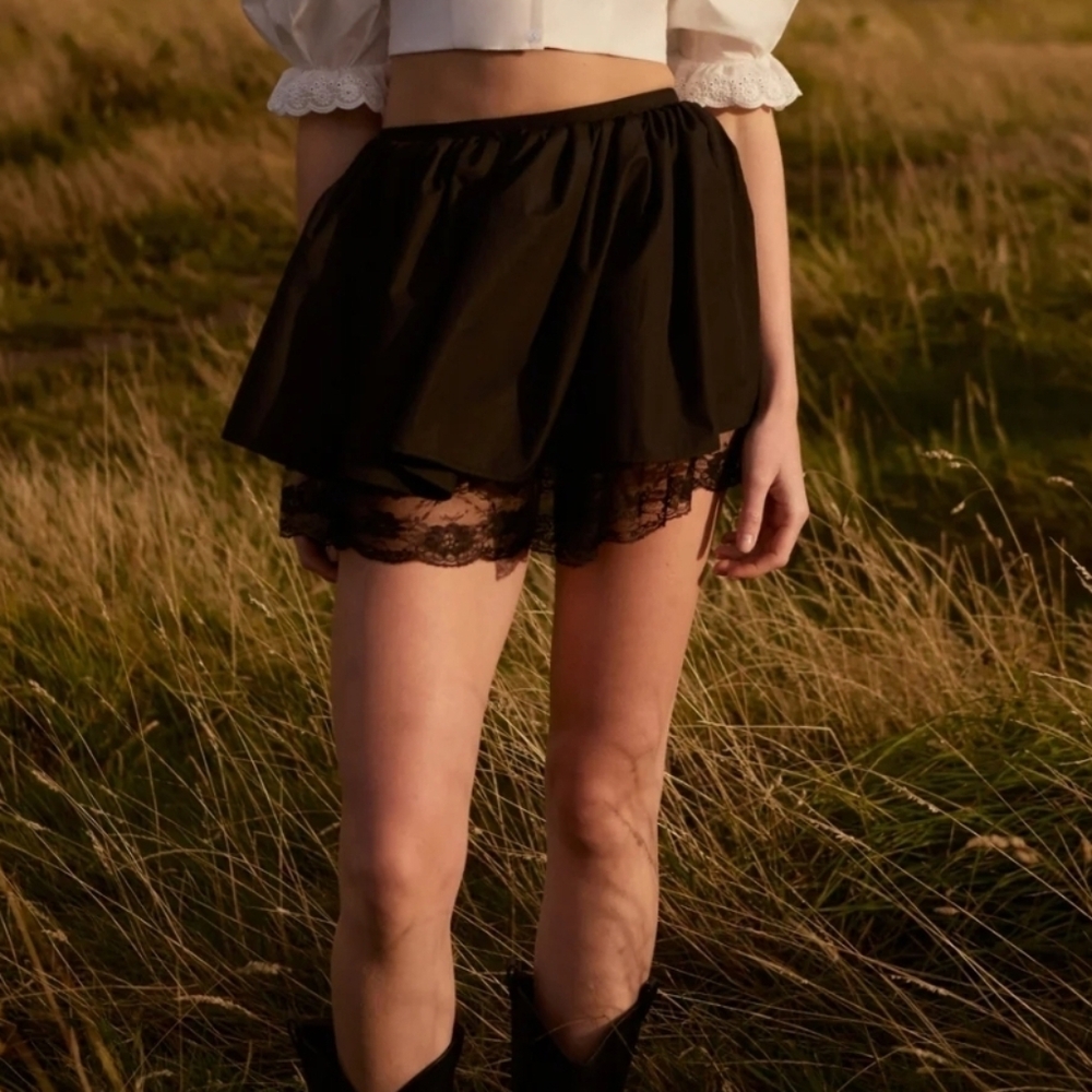Dainty Noir Black Mini Skirt